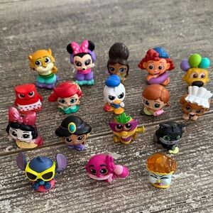 NWOT Disney Doorables Let’ Party series bundle of 17 different characters